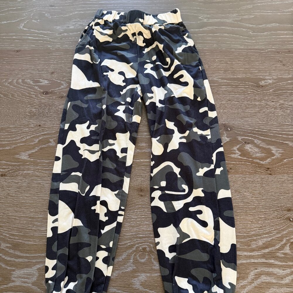 NWOT!  Girls SHEIN camoflauge elastic waist pants joggers size 9-10 Years